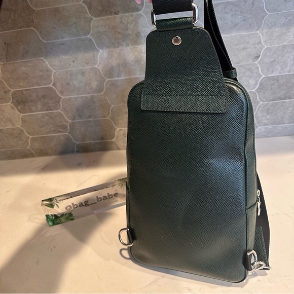 Louis Vuitton Avenue SlingBag Tiaga Leather Green - Picture 4 of 16